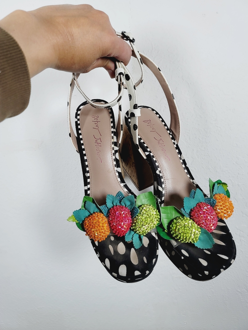 Betsey Johnson Sprite Sculpted Sandals, Size 8-8.5 - Picture 4 of 7